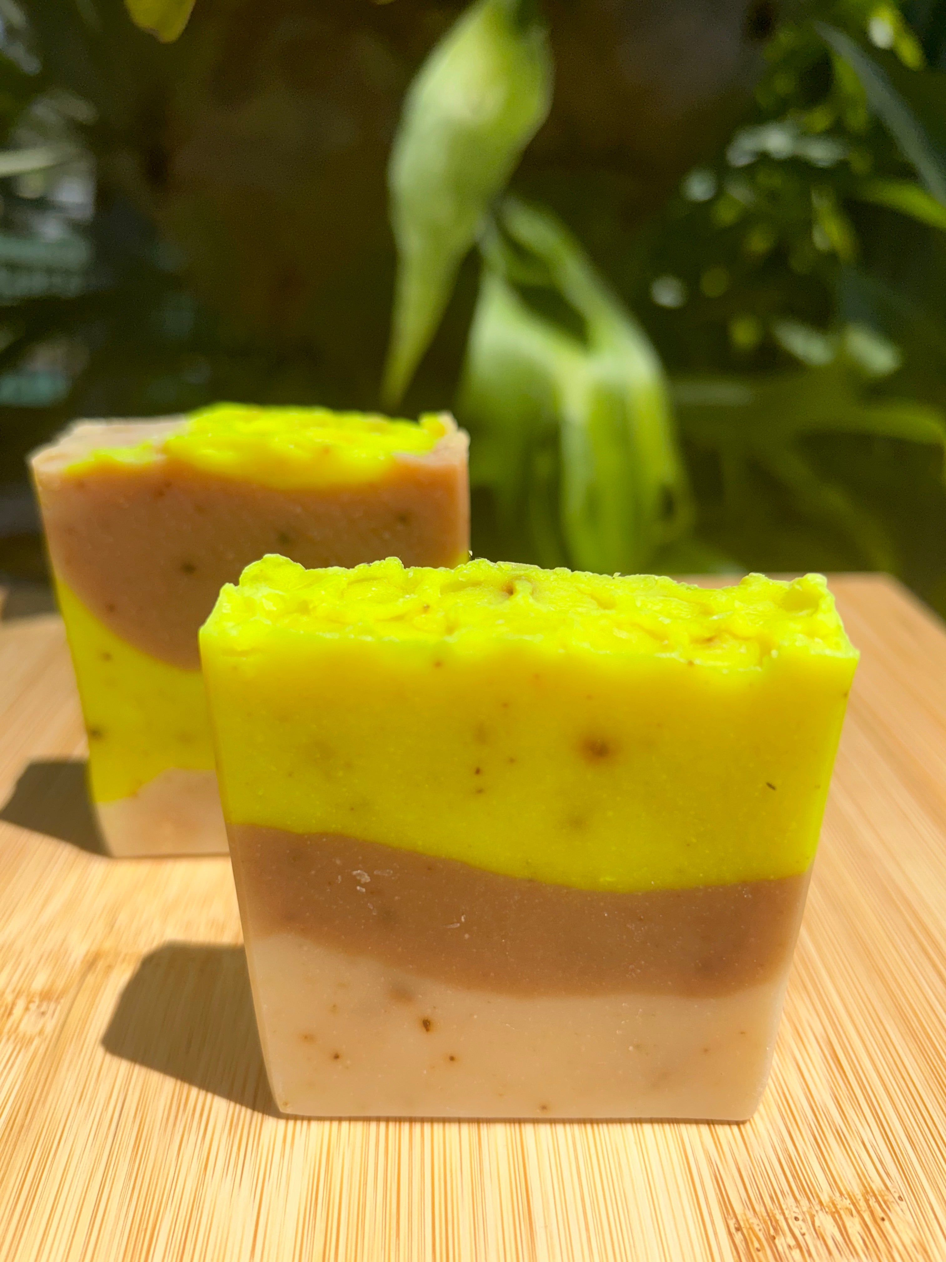 Manuka Honey & Bee Pollen Soap |  Exfoliating | Natural Ingredients | Shea Butter
