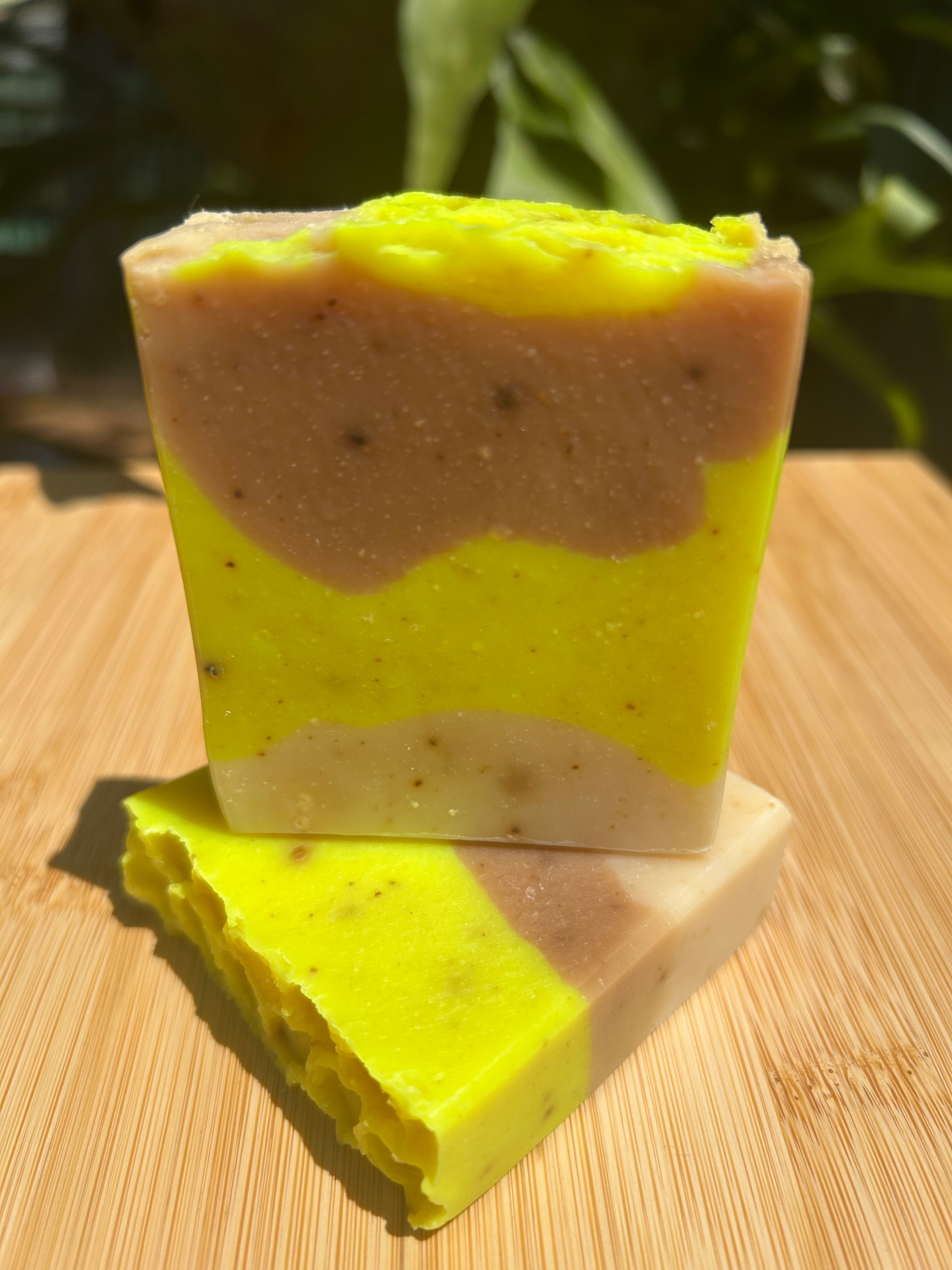 Manuka Honey & Bee Pollen Soap |  Exfoliating | Natural Ingredients | Shea Butter