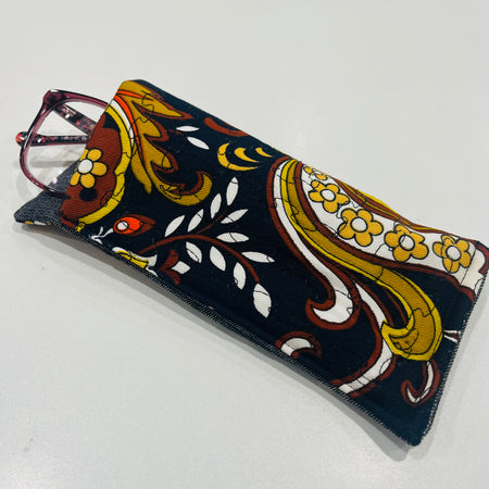 gorgeous vintage fabric sunglass pouch