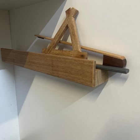 Magnetic knife block with shelf