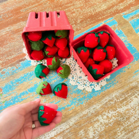 Value set of 5 felt strawberries, value pack