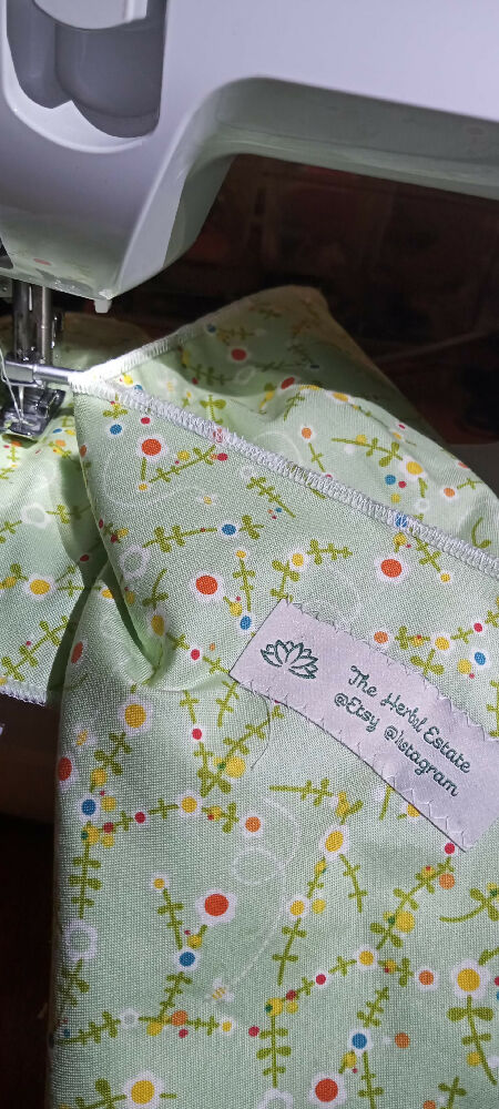 1 Liver Castor Oil wrap pack, 1 Organic cotton pad, 100ml infused castor oil.