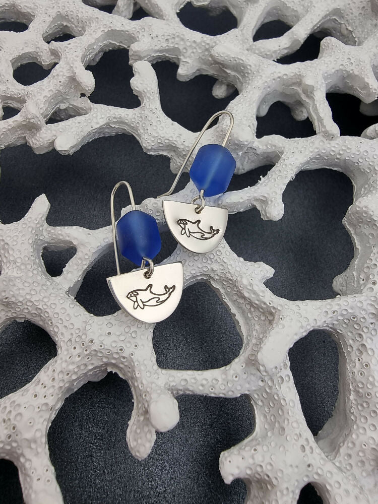 UNDER THE SEA – Orca sea glass earrings