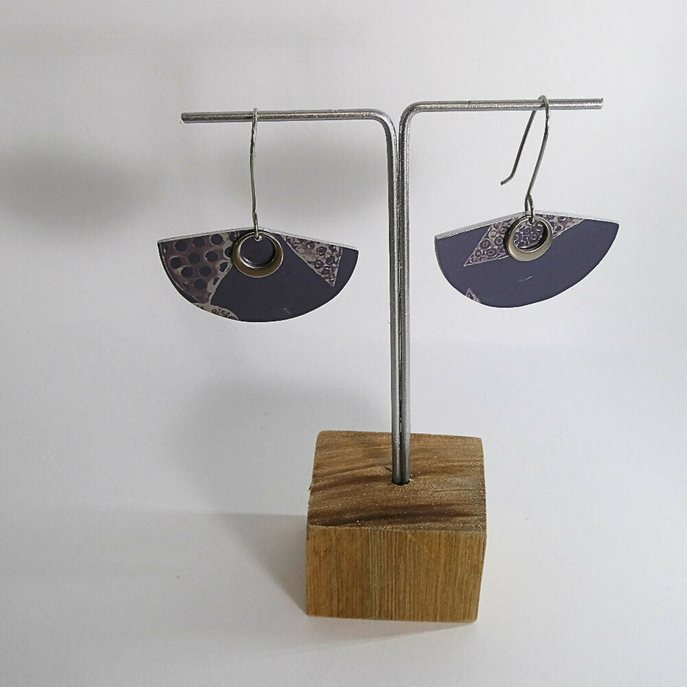 Aluminium-earrings-hung-A136