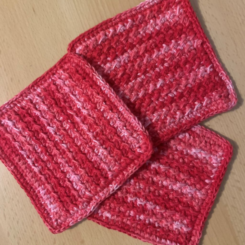 Strawberry-Dishcloth-thoughts-held-in-time-crochet