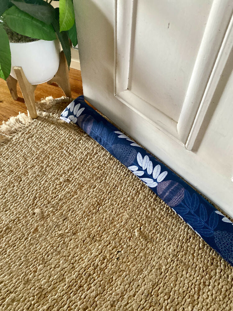 Doorsnake 'Protea Stems Navy'
