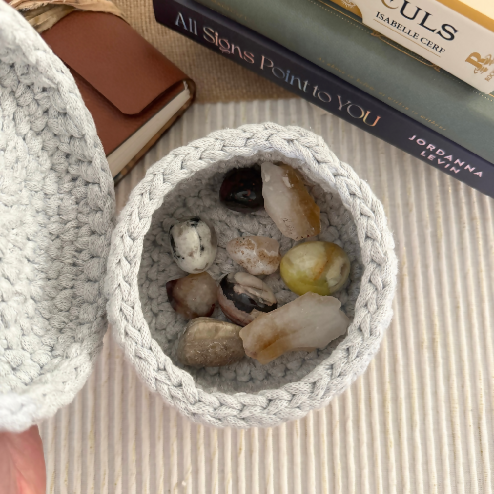 Ritual-basket-Handmade-baskest-with-lid-smokey-grey (2)