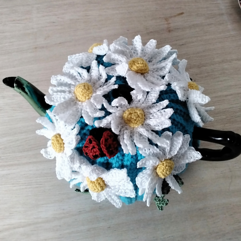 Daisies-and-ladybird-medium-teacosy-alternate-teapot-top-Australian-made-watch-the-birdy-crochet