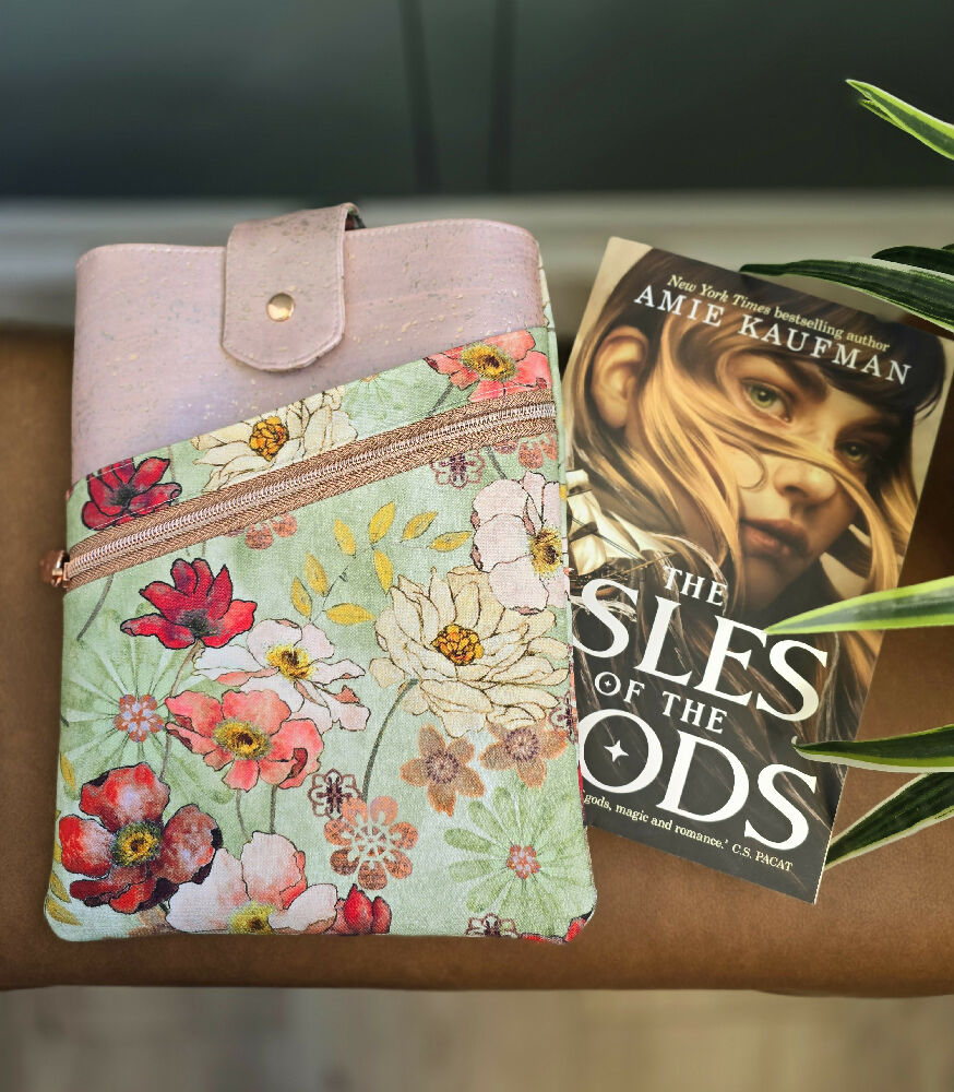 Large book sleeve. Green floral. Padded book bag.