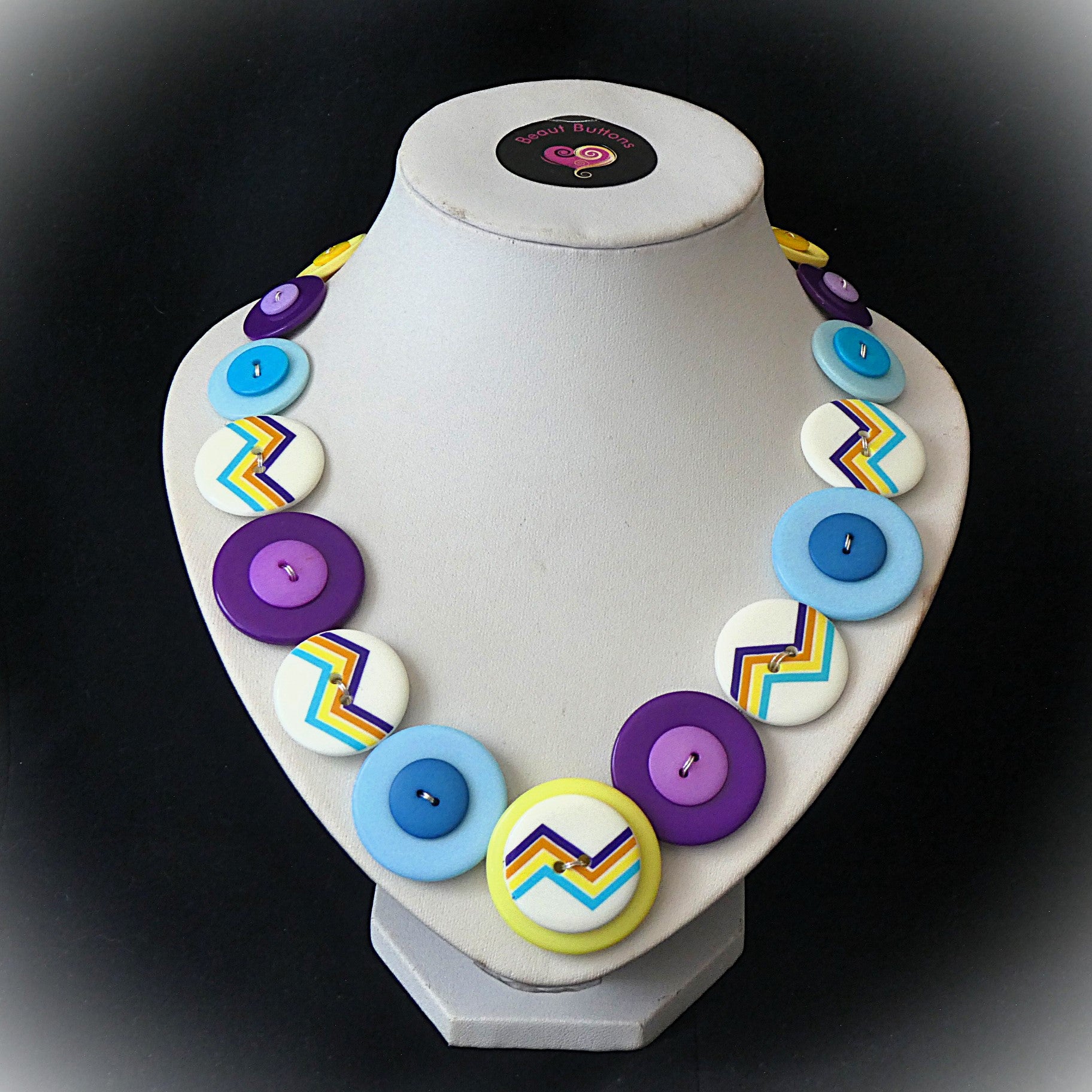 Colourful Button necklace - Zig Zags