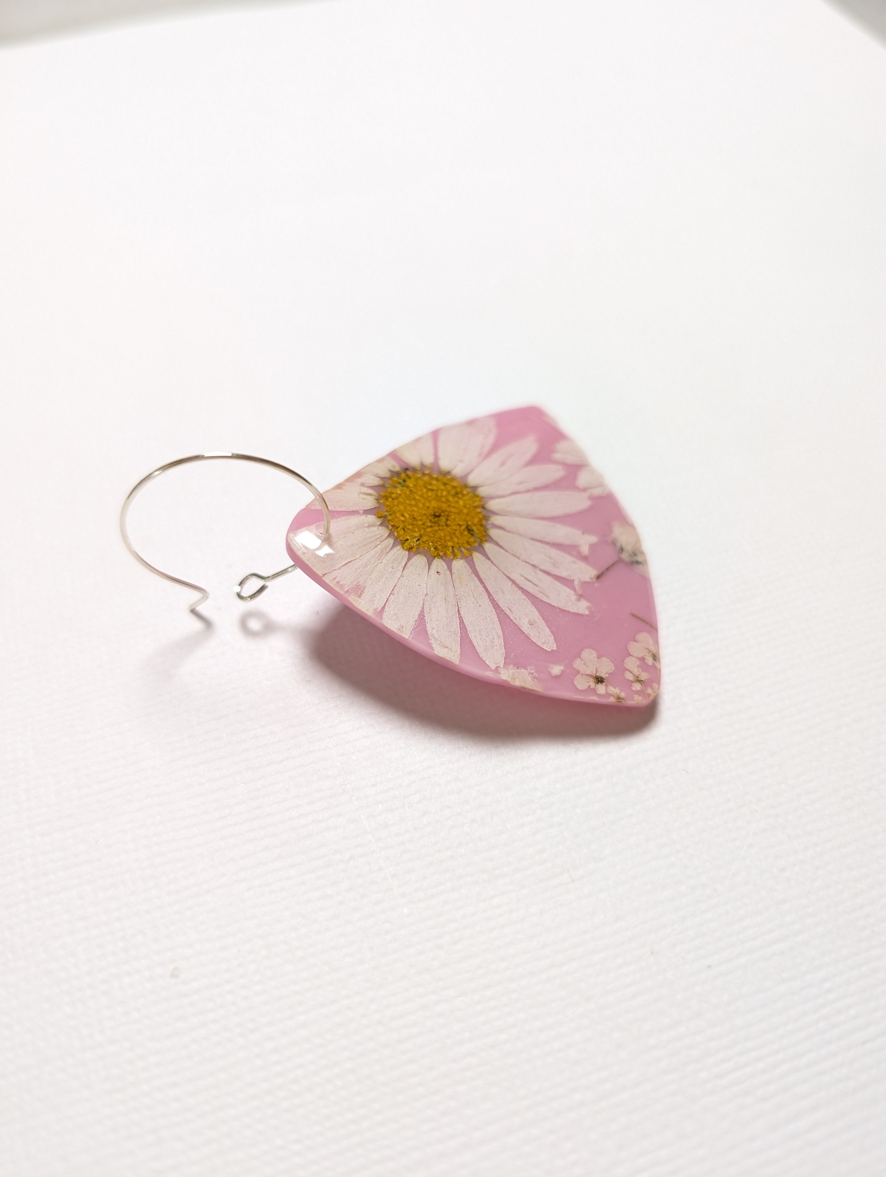 Real daisies in resin