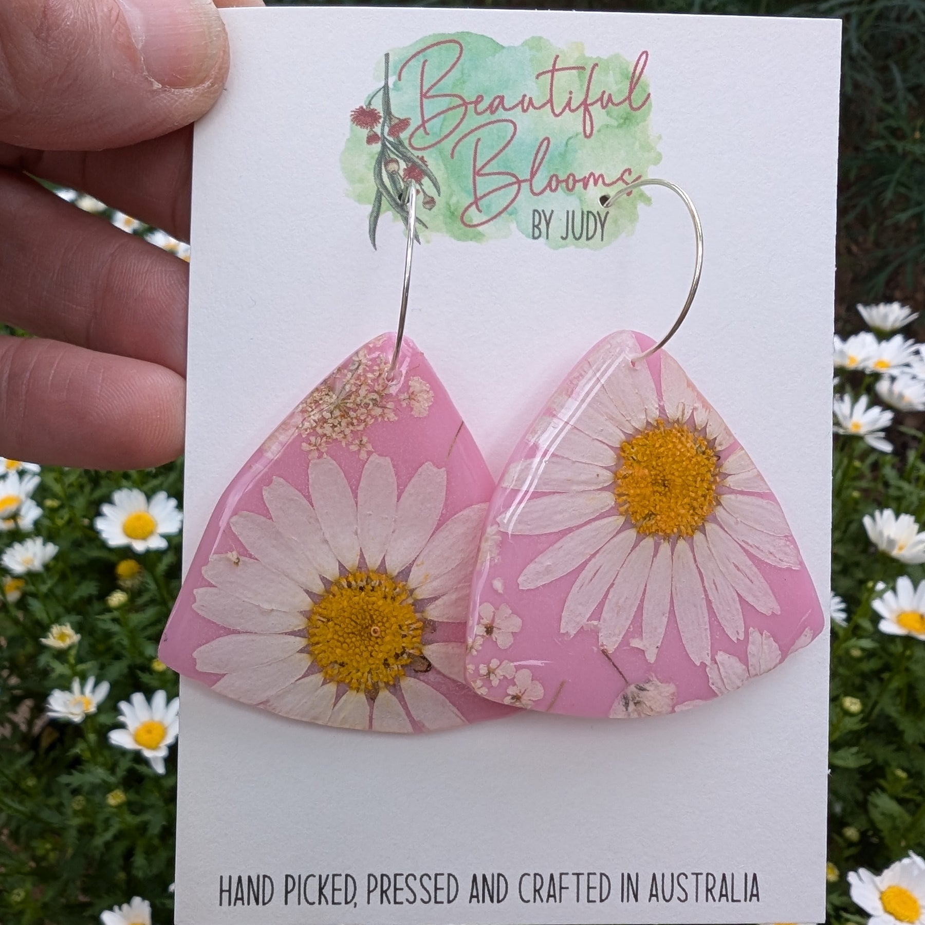 Real daisies in resin