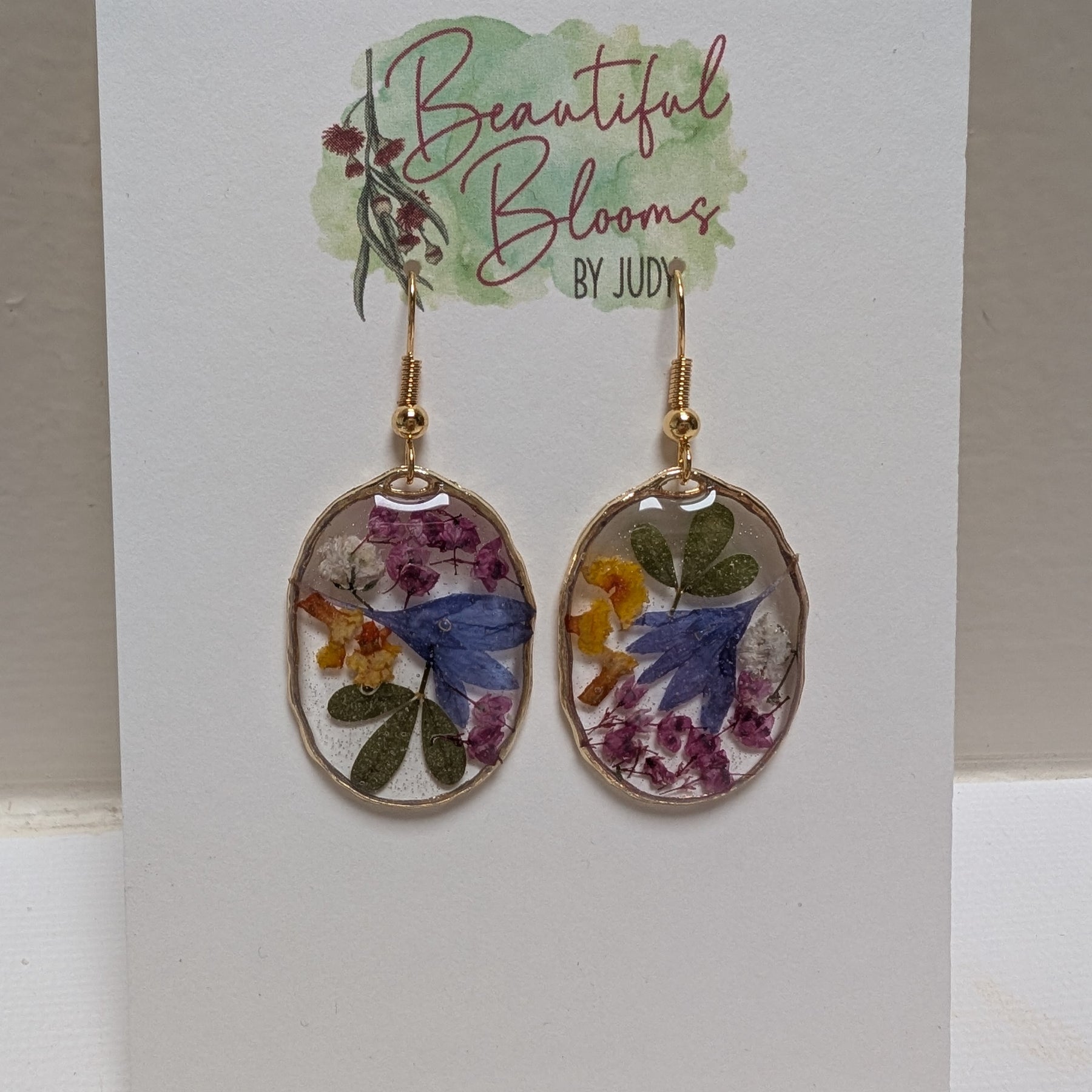 Real flower earrings in resin, oval, gold plated, wildflowers