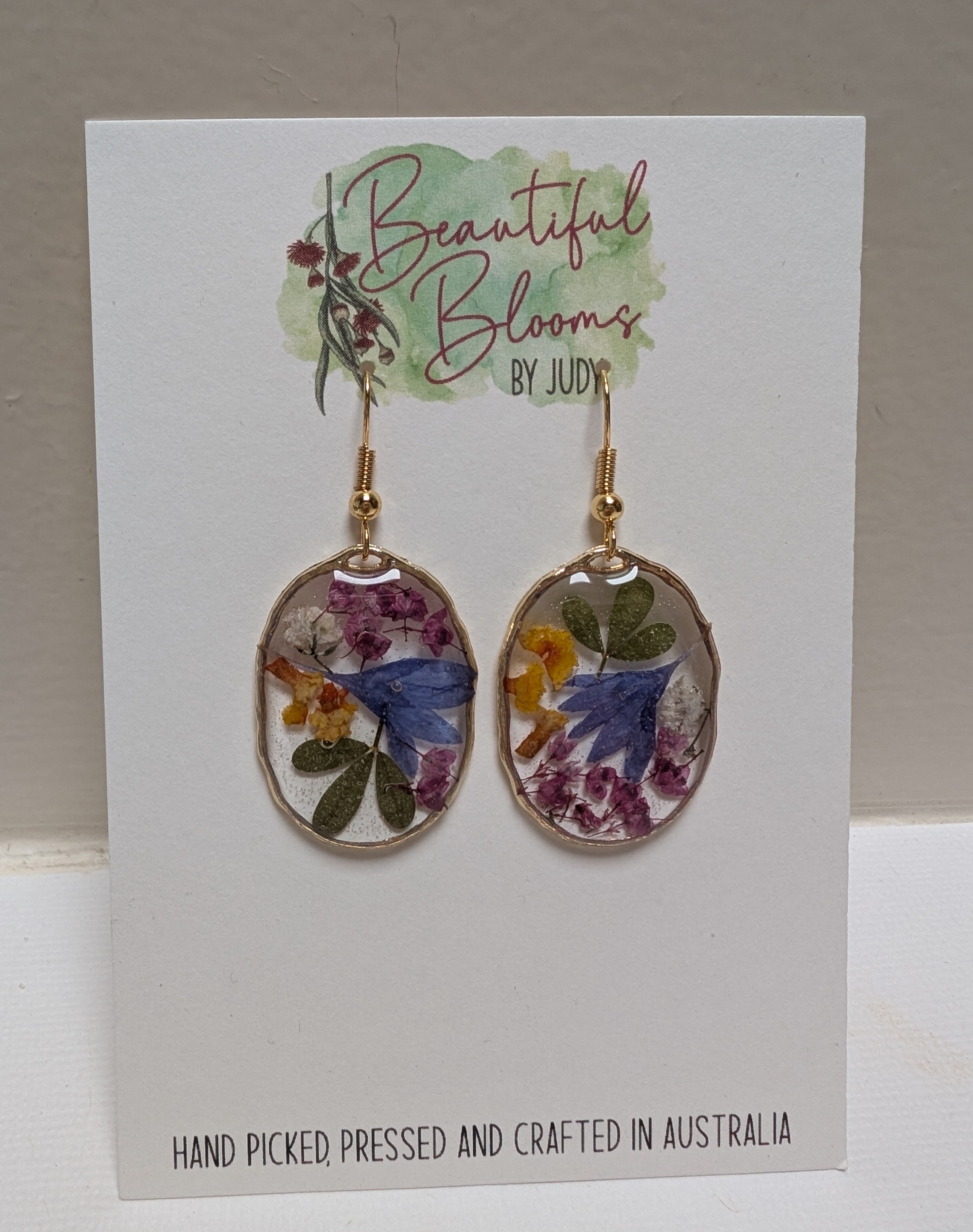 Real flower earrings in resin, oval, gold plated, wildflowers