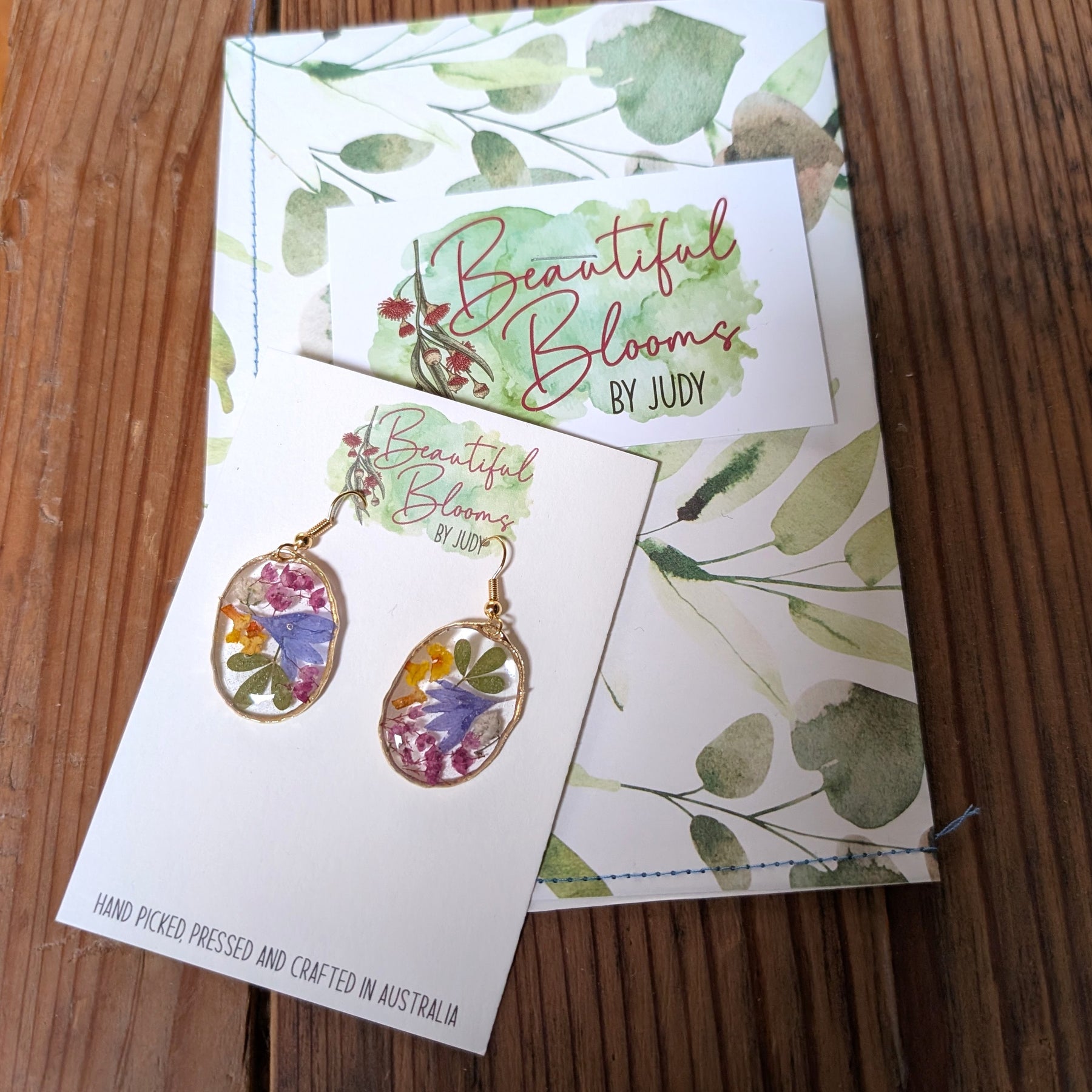 Real flower earrings in resin, oval, gold plated, wildflowers