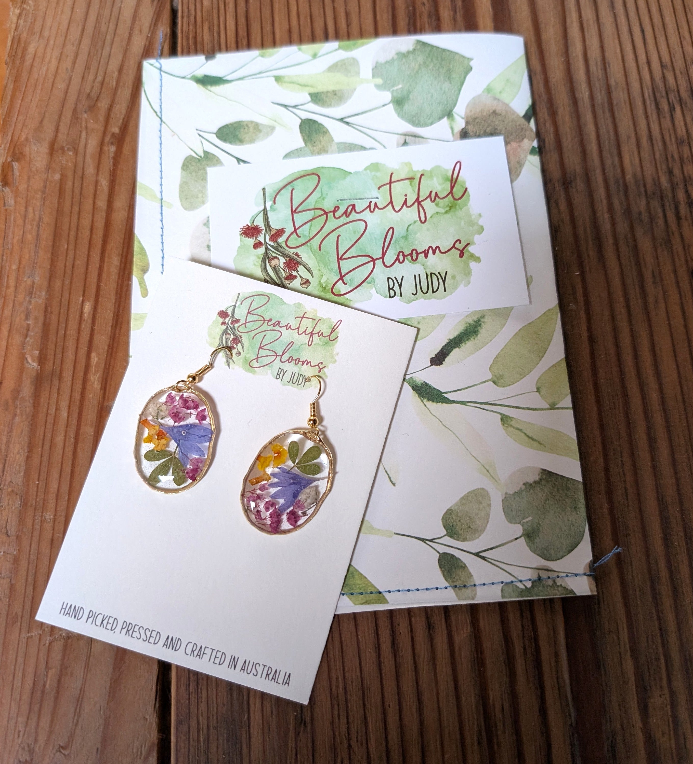Real flower earrings in resin, oval, gold plated, wildflowers