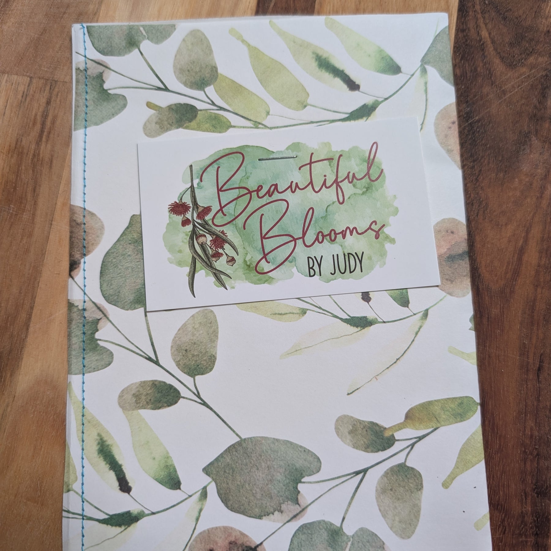 Real daisies in resin