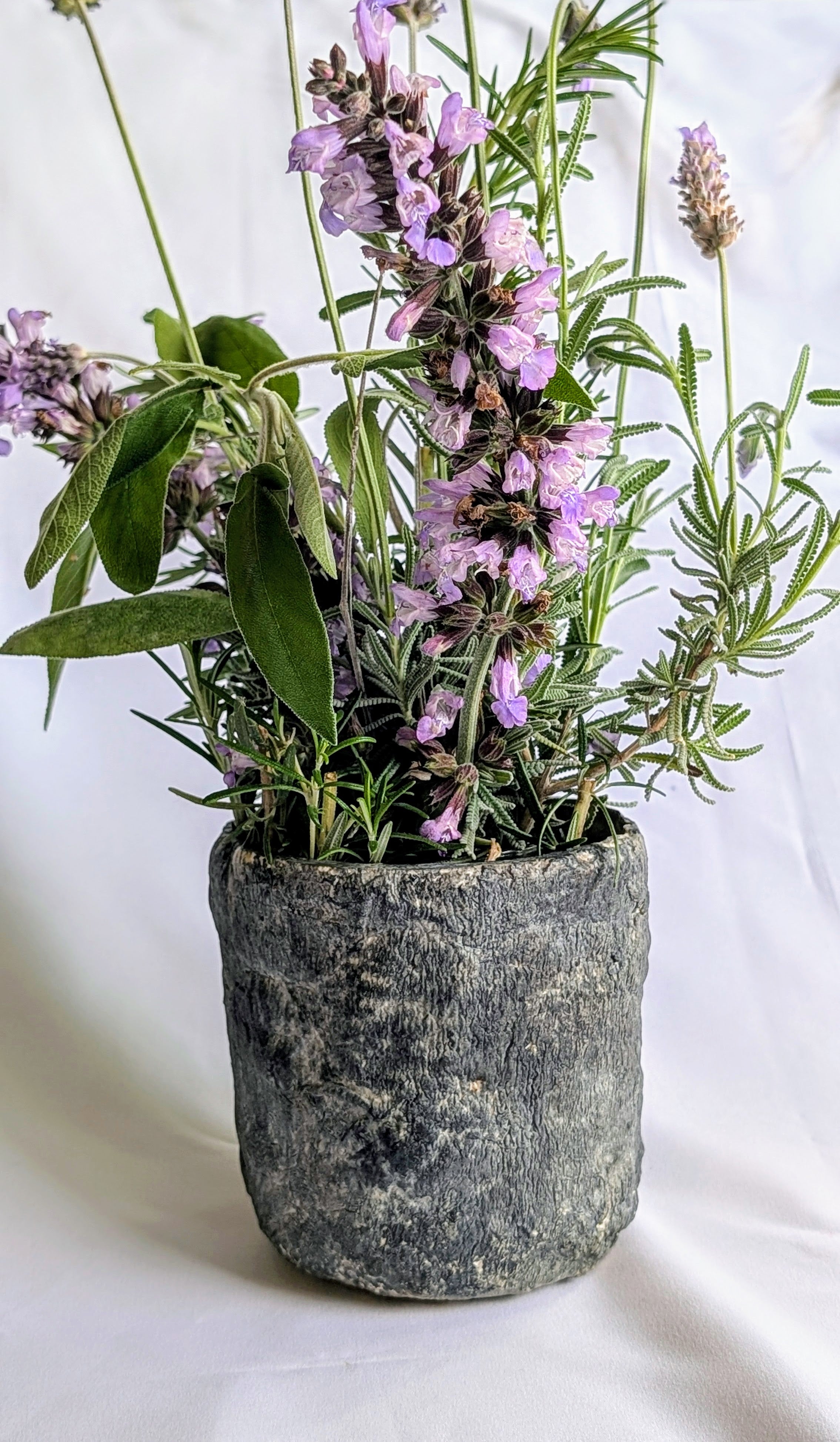 Handmade Paper Clay Vase – Charcoal Stone Finish