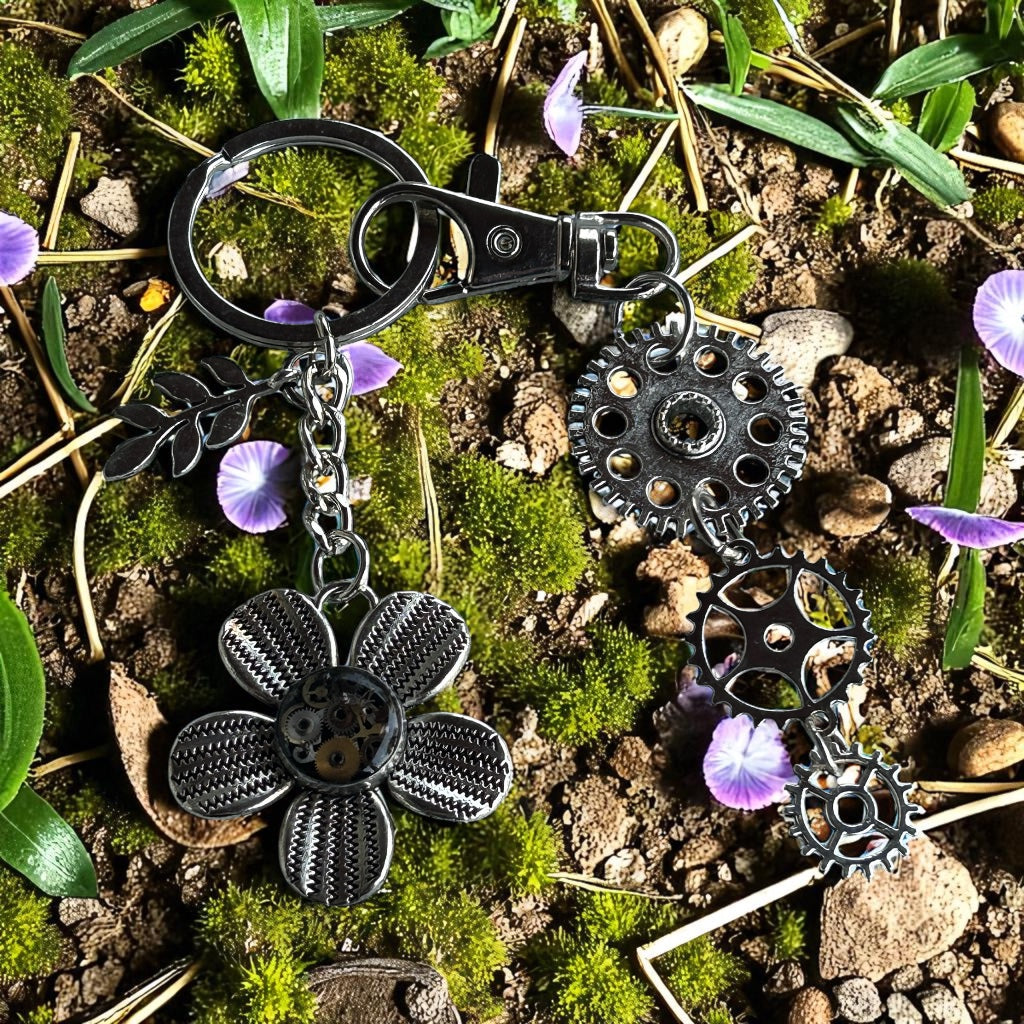 Steampunk watch parts flower keyring