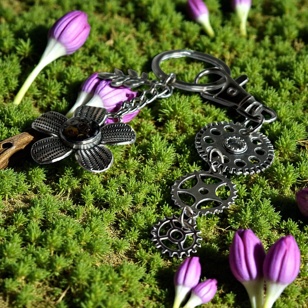 Steampunk watch parts flower keyring