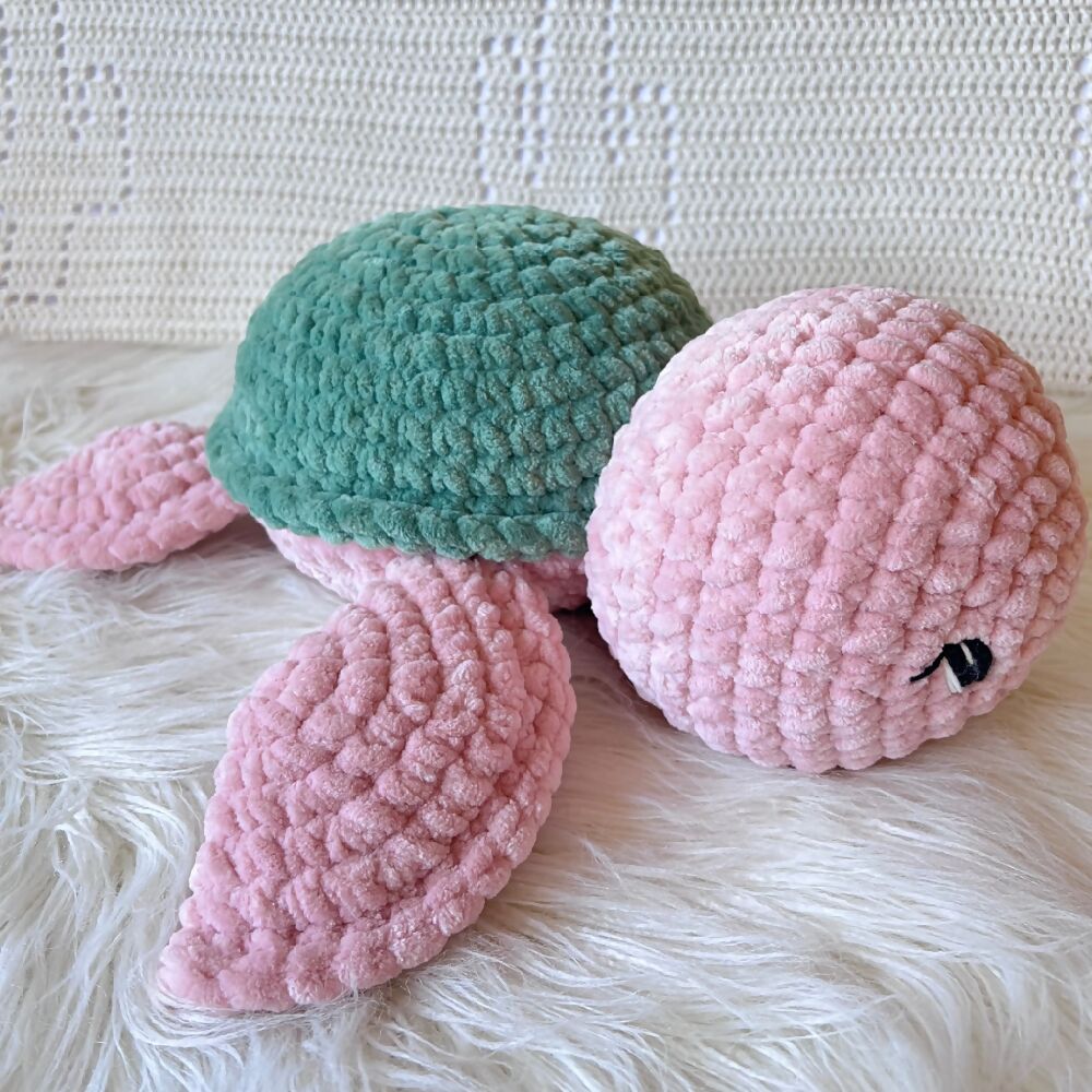Crochet jumbo turtle - Pink / sage