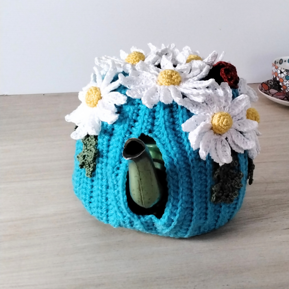 Daisies-and-ladybird-medium-teacosy-alternate-teapot-front-Australian-made-watch-the-birdy-crochet (1)