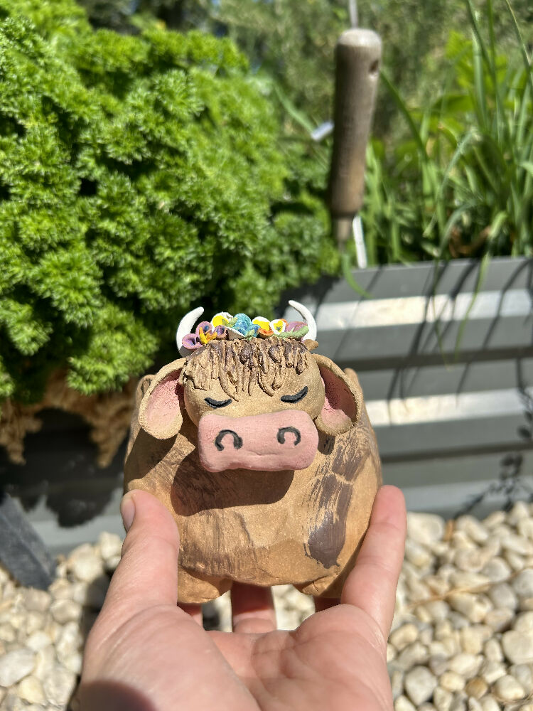 Brown Cow Planter With Flower Crown 2