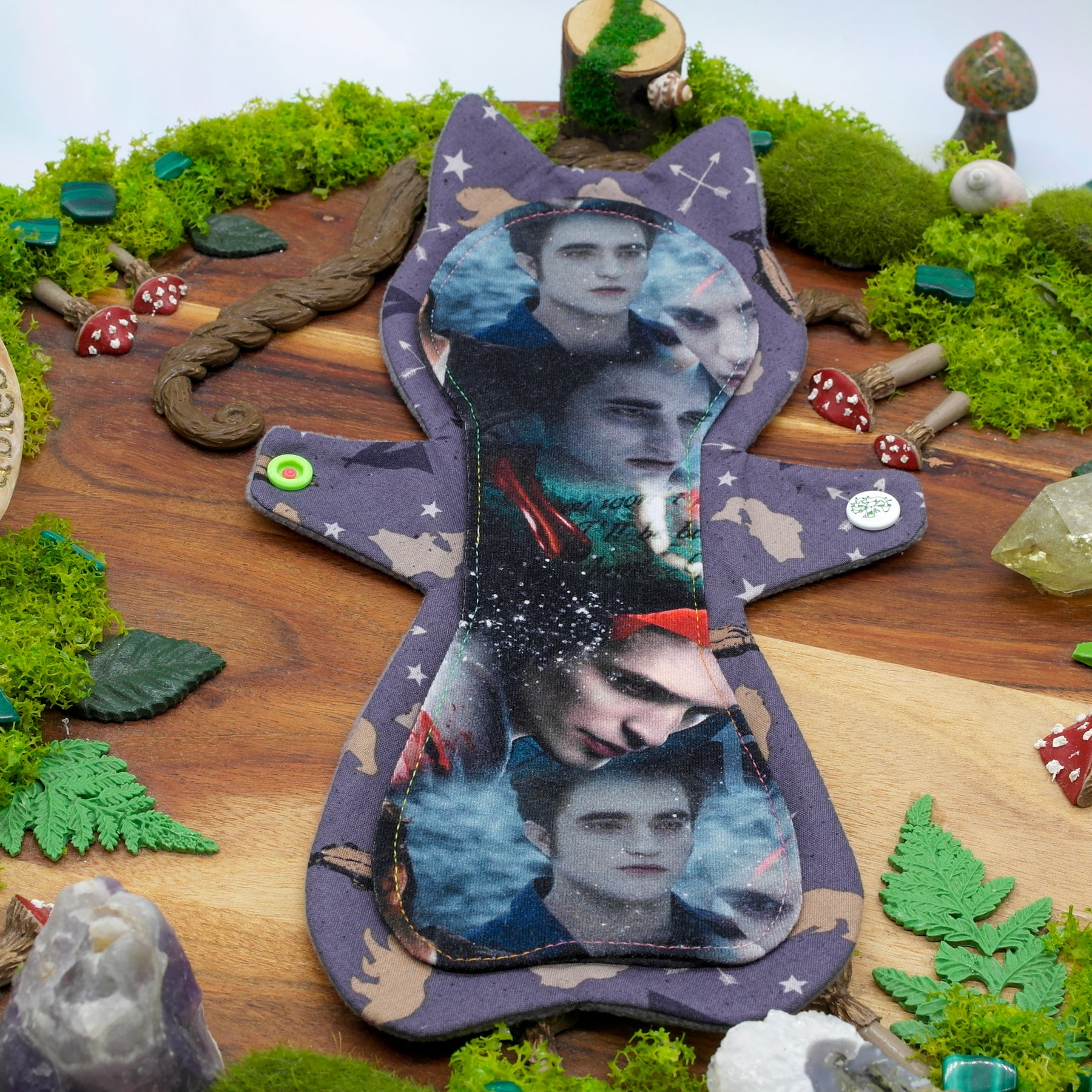 Eco-friendly reusable cloth pad 10" Moderate (Naomi's Kitty) - Edward