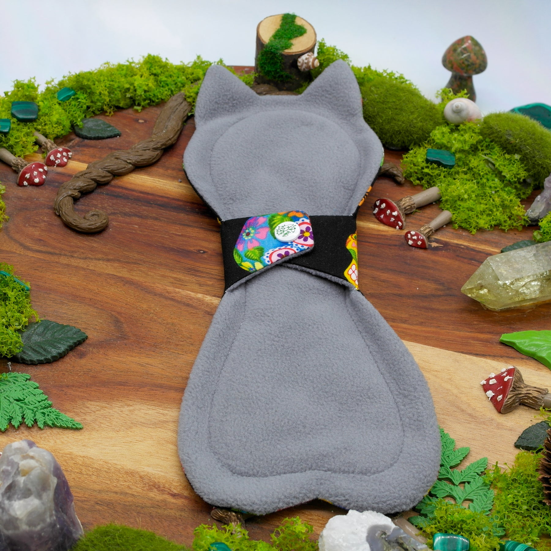 Eco-friendly reusable cloth pad 10" Moderate (Naomi's Kitty) - Alebrije