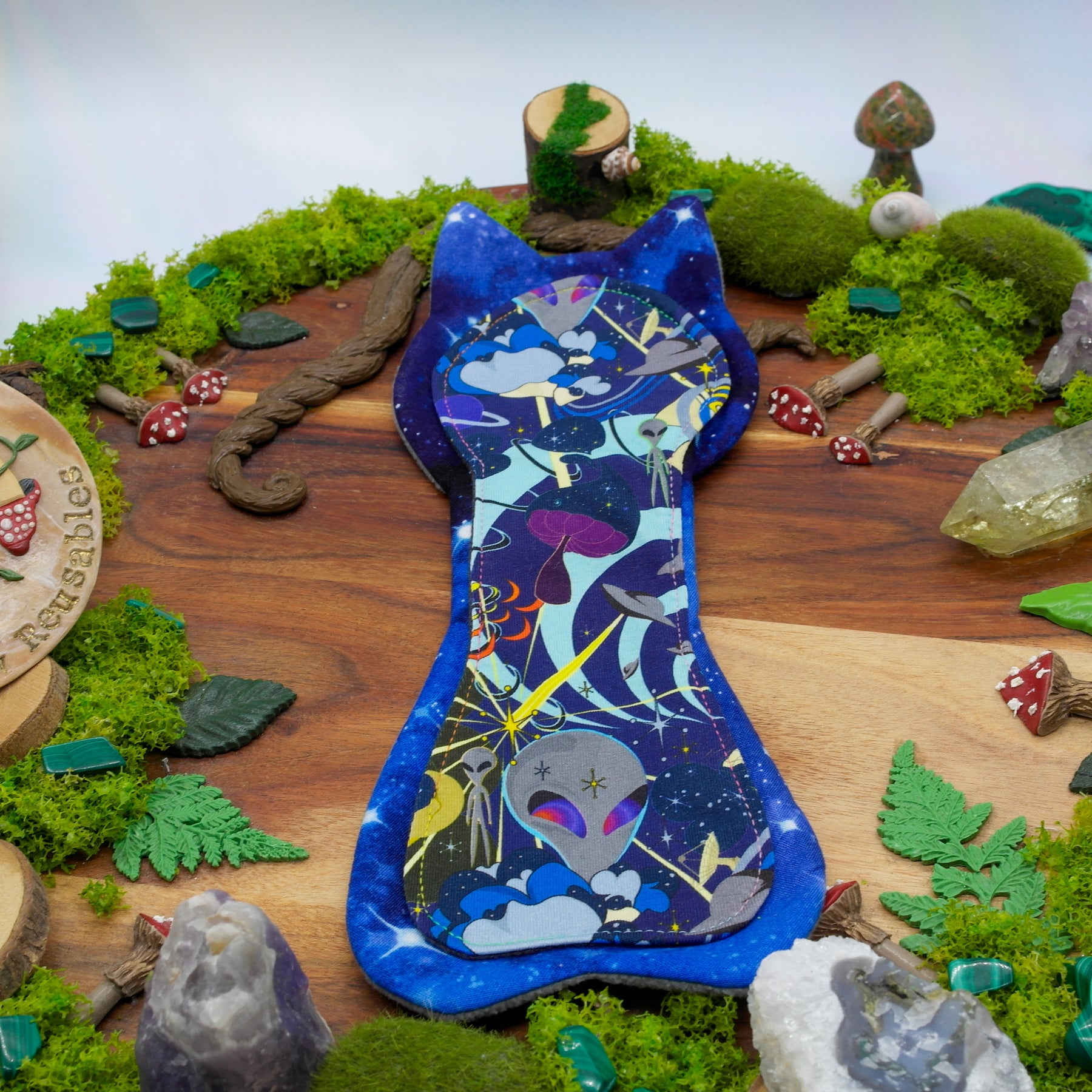 Eco-friendly reusable cloth pad 10" Moderate (Naomi's Kitty) - Space Beings