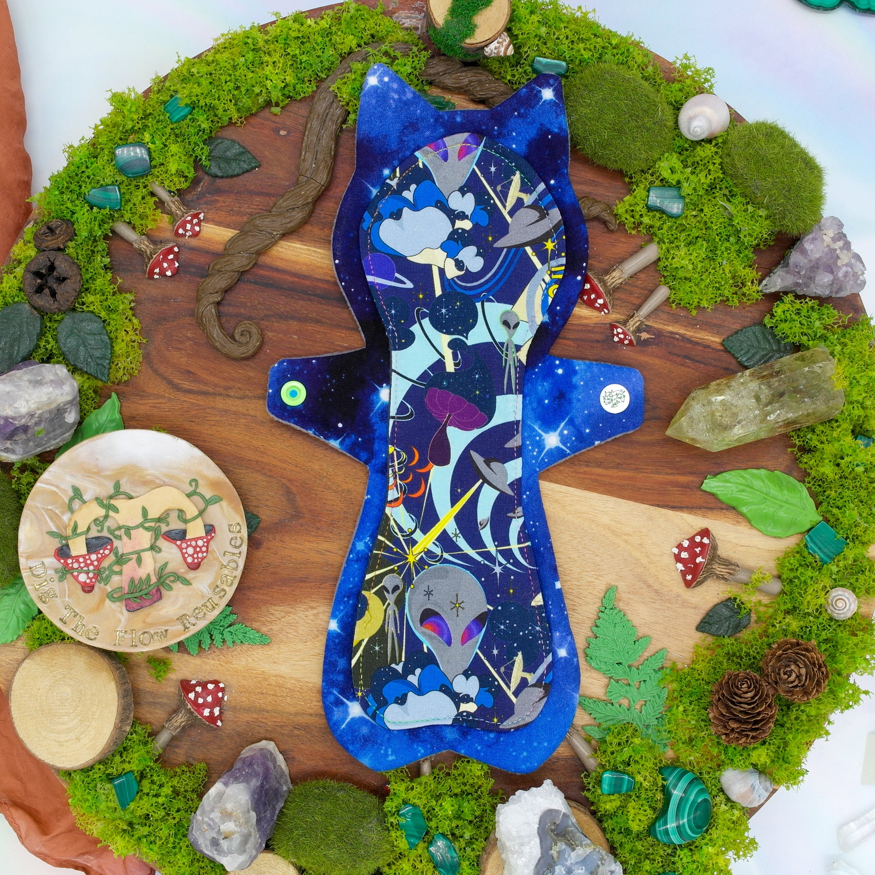 Eco-friendly reusable cloth pad 10" Moderate (Naomi's Kitty) - Space Beings