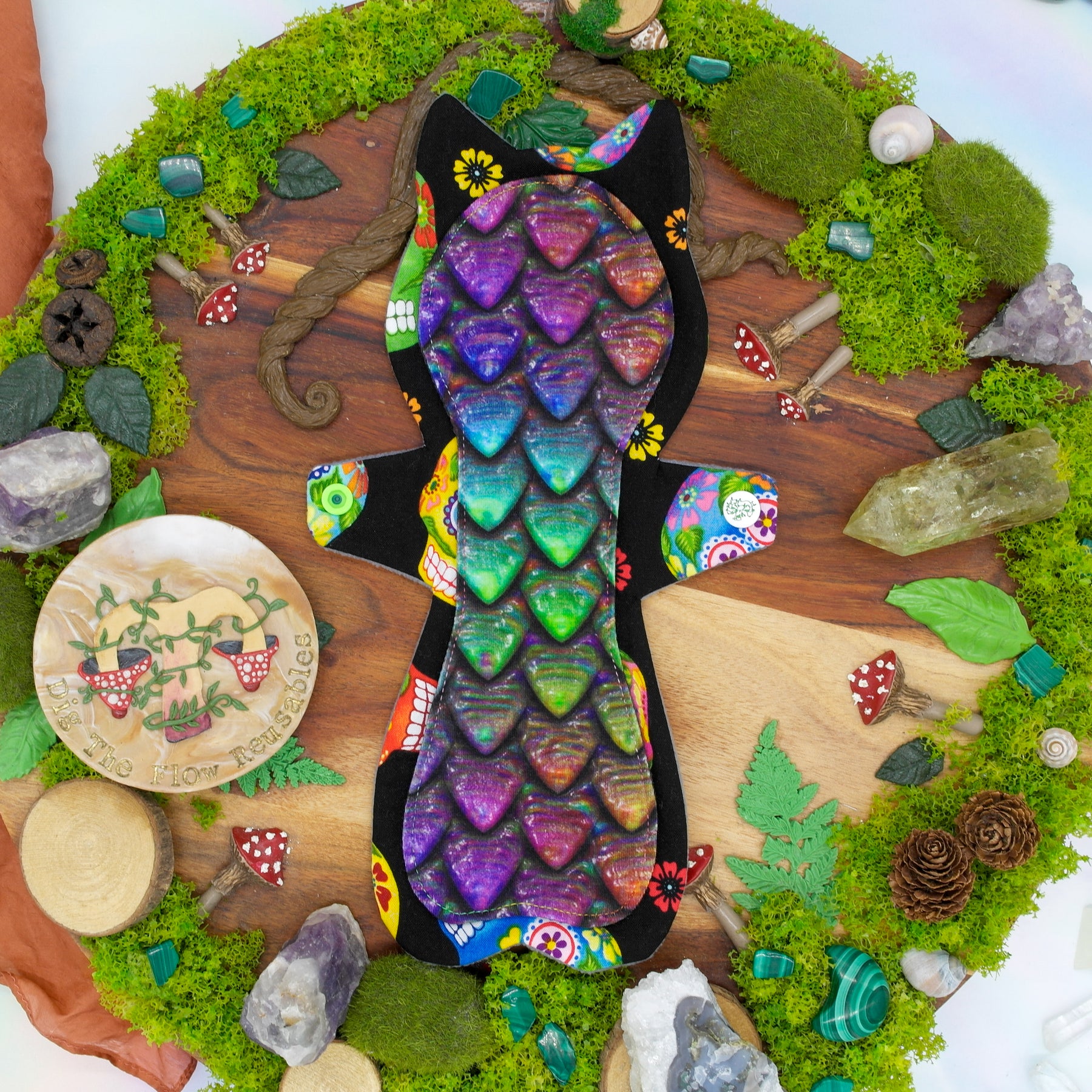 Eco-friendly reusable cloth pad 10" Moderate (Naomi's Kitty) - Alebrije