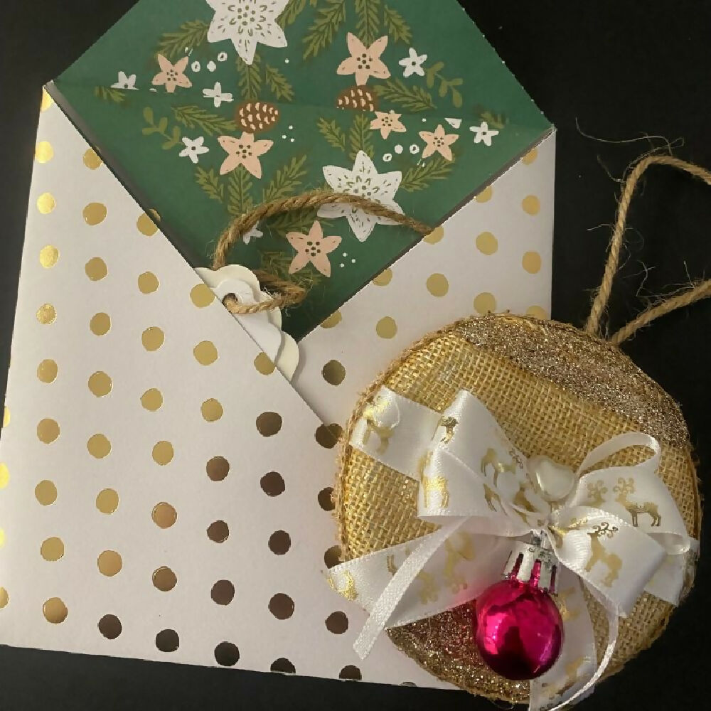 Tin lid Christmas decoration ... gold and white by Leumesin Handmde