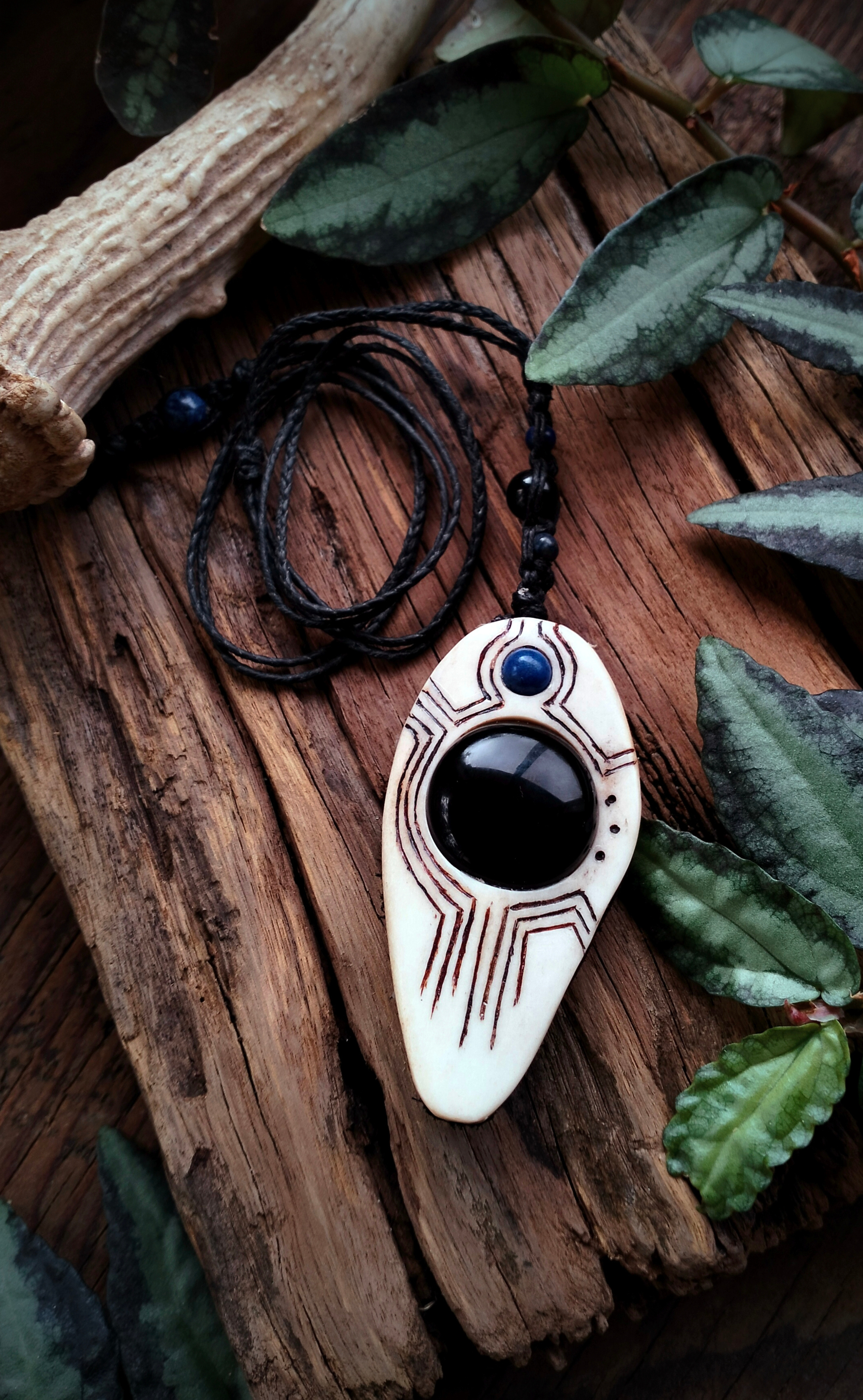 •| ONYX | LAPIS LAZULI | DEER ANTLER |• natural crystal talisman