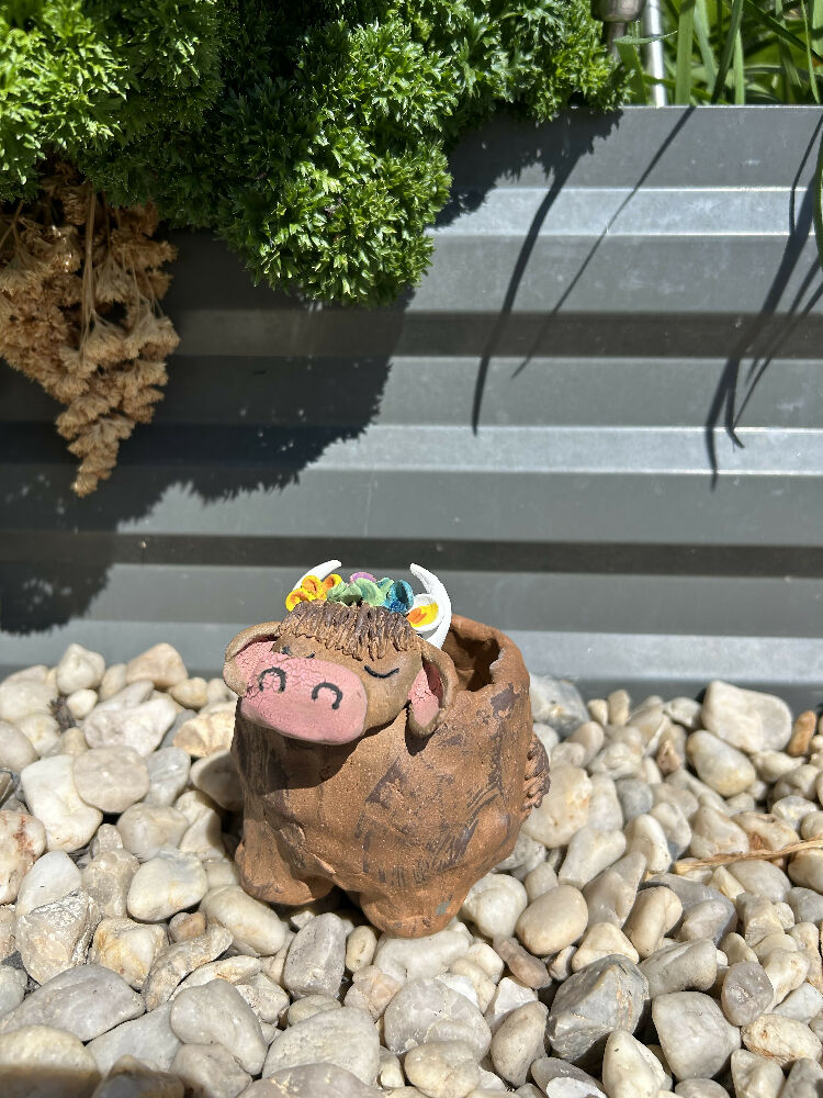 Brown Cow Planter With Flower Crown 3