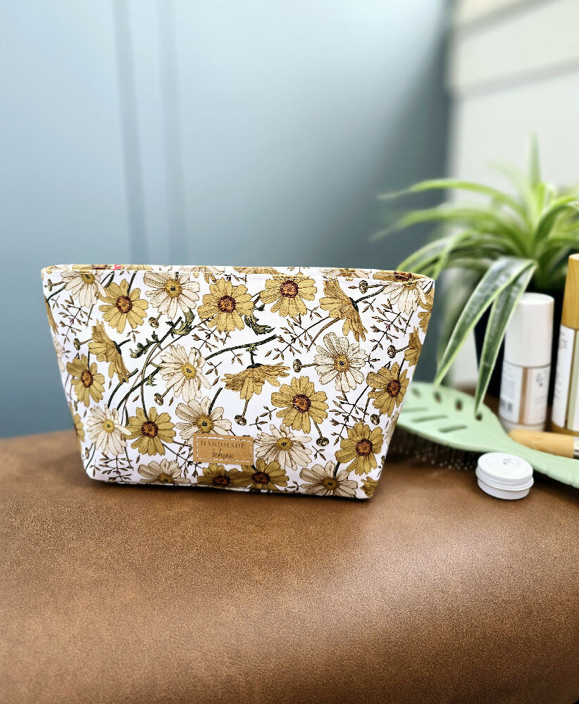 Floral make-up bag. Cosmetic pouch. Toiletry purse.