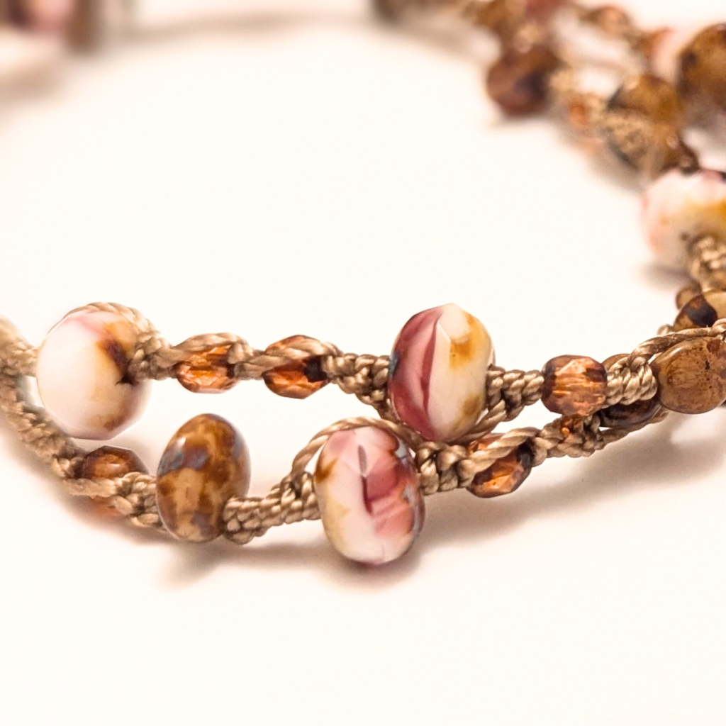 Sold - Glass beaded macrame bracelet - Hand knotted - Amor heart button