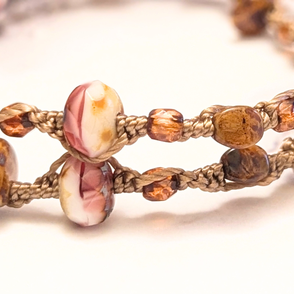 Sold - Glass beaded macrame bracelet - Hand knotted - Amor heart button