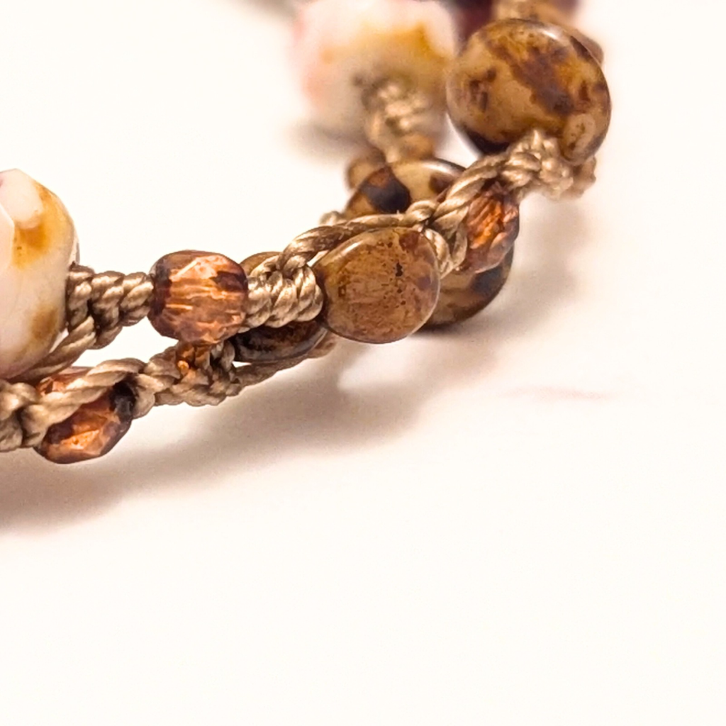 Sold - Glass beaded macrame bracelet - Hand knotted - Amor heart button