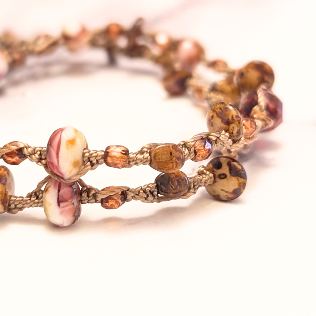 Sold - Glass beaded macrame bracelet - Hand knotted - Amor heart button