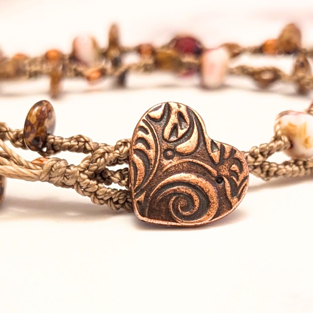 Sold - Glass beaded macrame bracelet - Hand knotted - Amor heart button