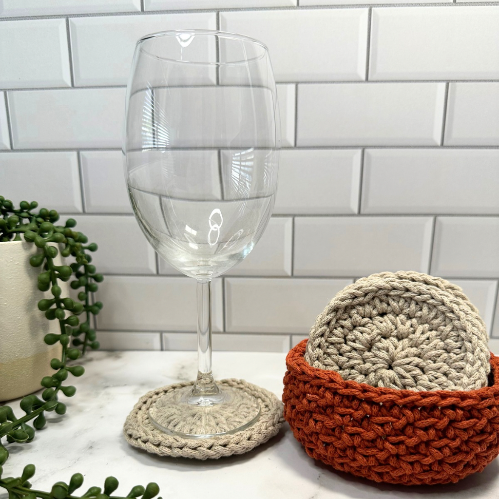 Earth Tones Crochet Set – Terracotta Basket with Beige Coasters (4-Piece Set)