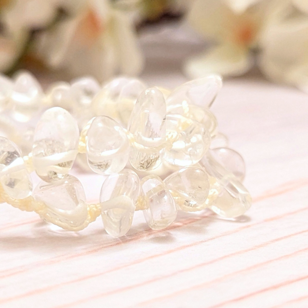 Crystal quartz healing bracelet - Modern April birthstone - Size medium