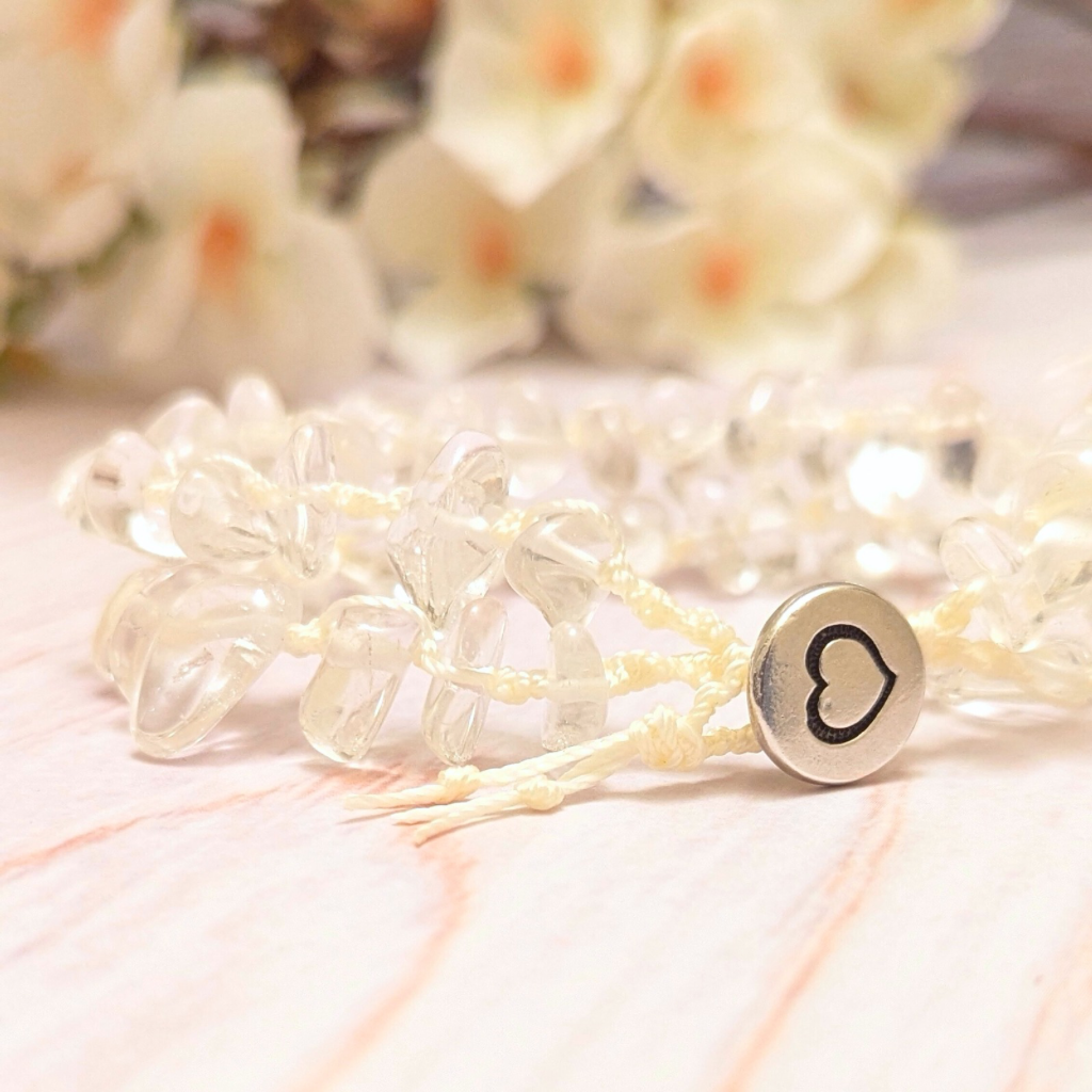 Crystal quartz healing bracelet - Modern April birthstone - Size medium