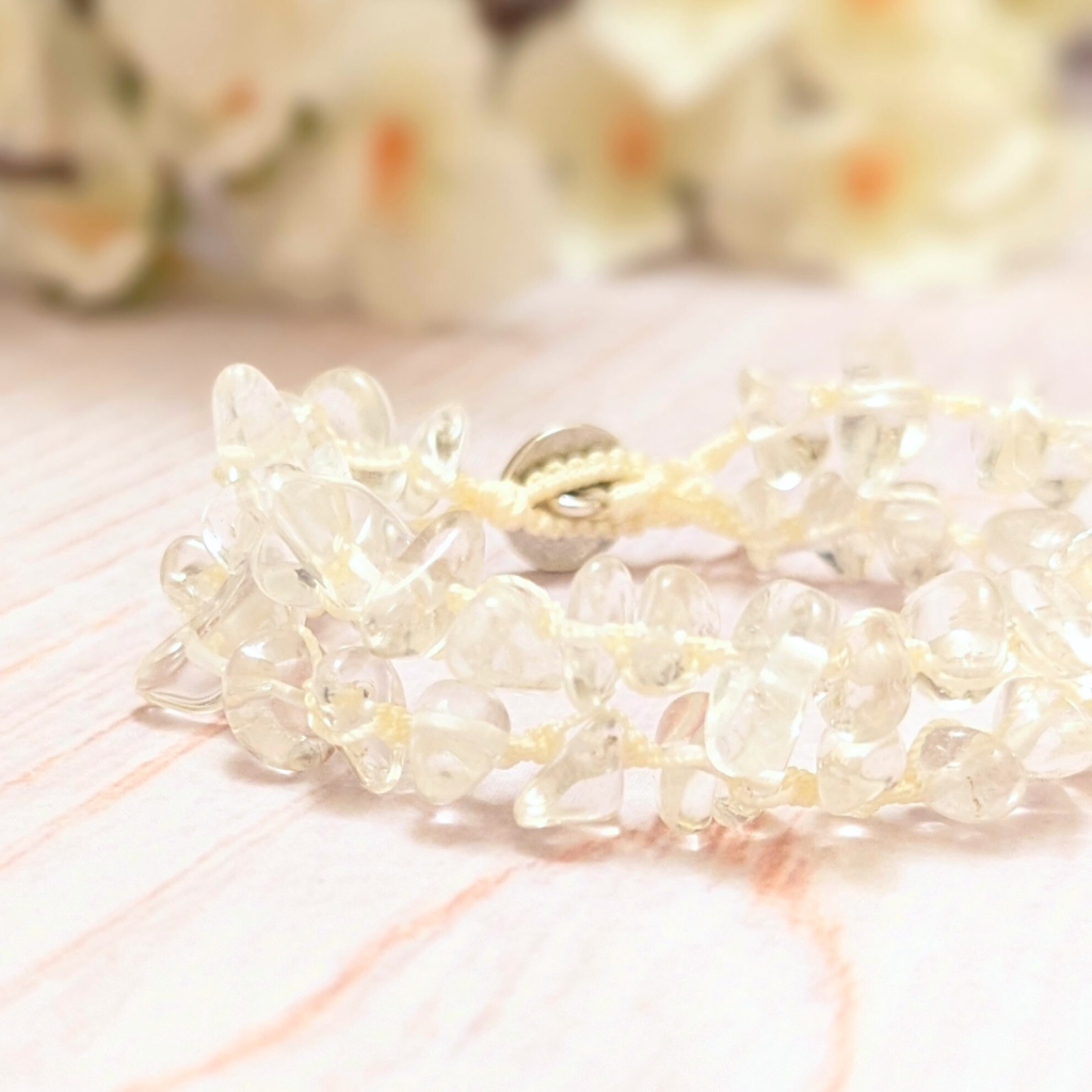 Crystal quartz healing bracelet - Modern April birthstone - Size medium