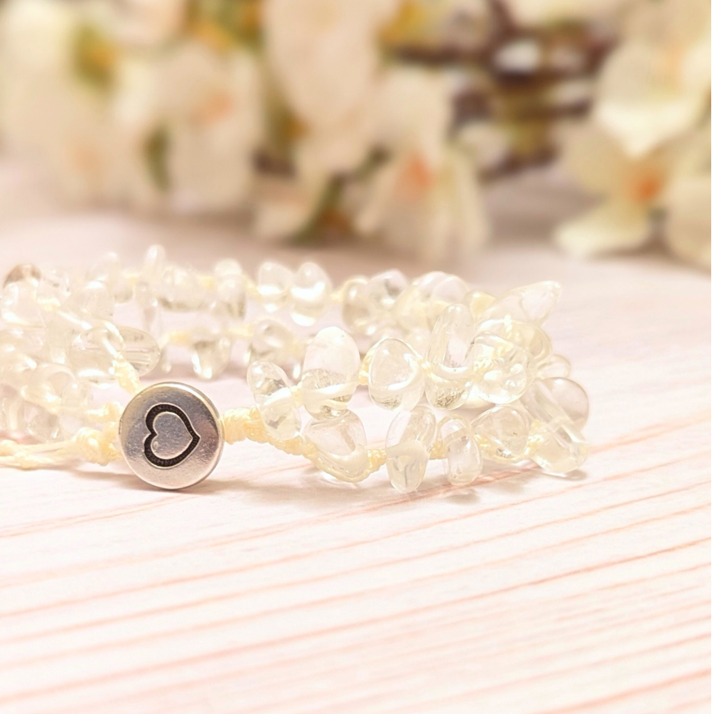 Crystal quartz healing bracelet - Modern April birthstone - Size medium
