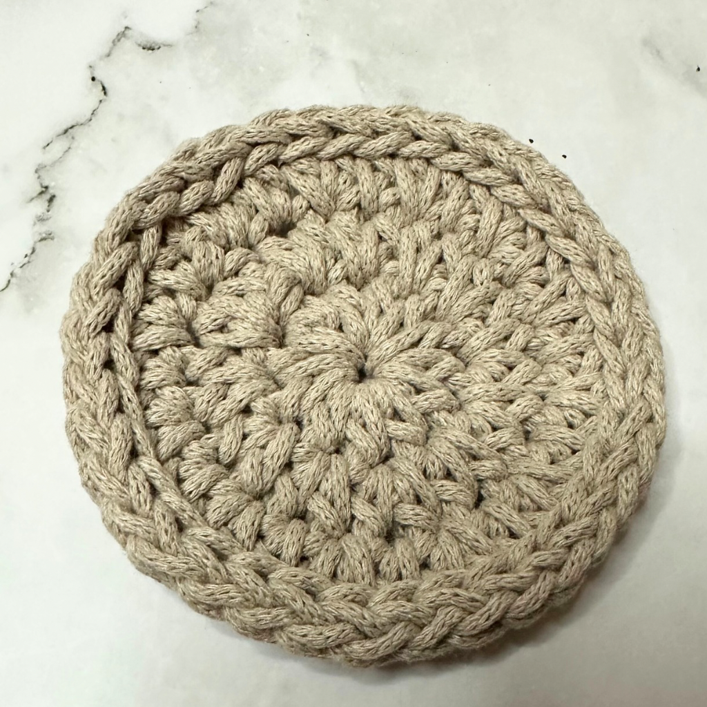 Earth Tones Crochet Set – Terracotta Basket with Beige Coasters (4-Piece Set)