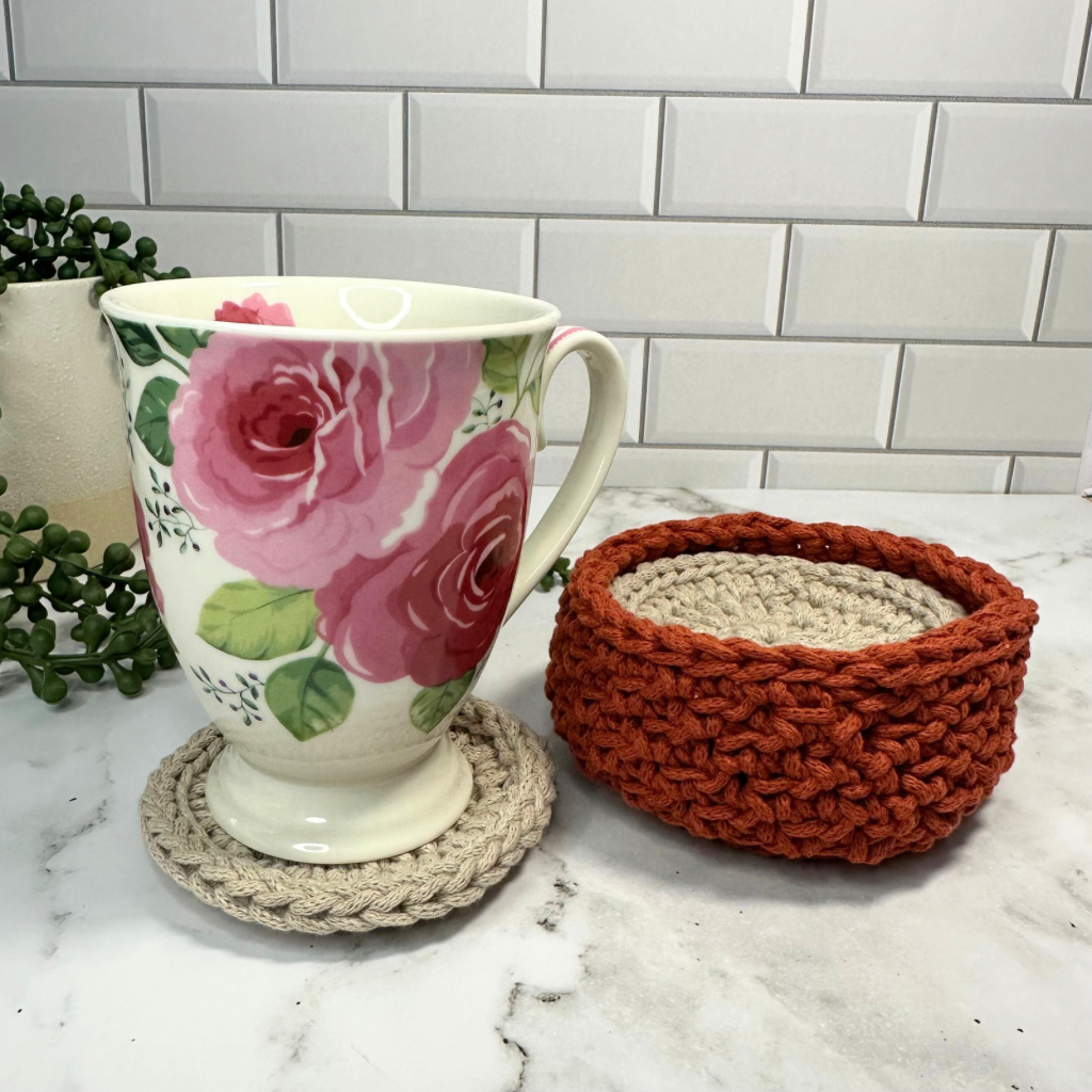 Earth Tones Crochet Set – Terracotta Basket with Beige Coasters (4-Piece Set)