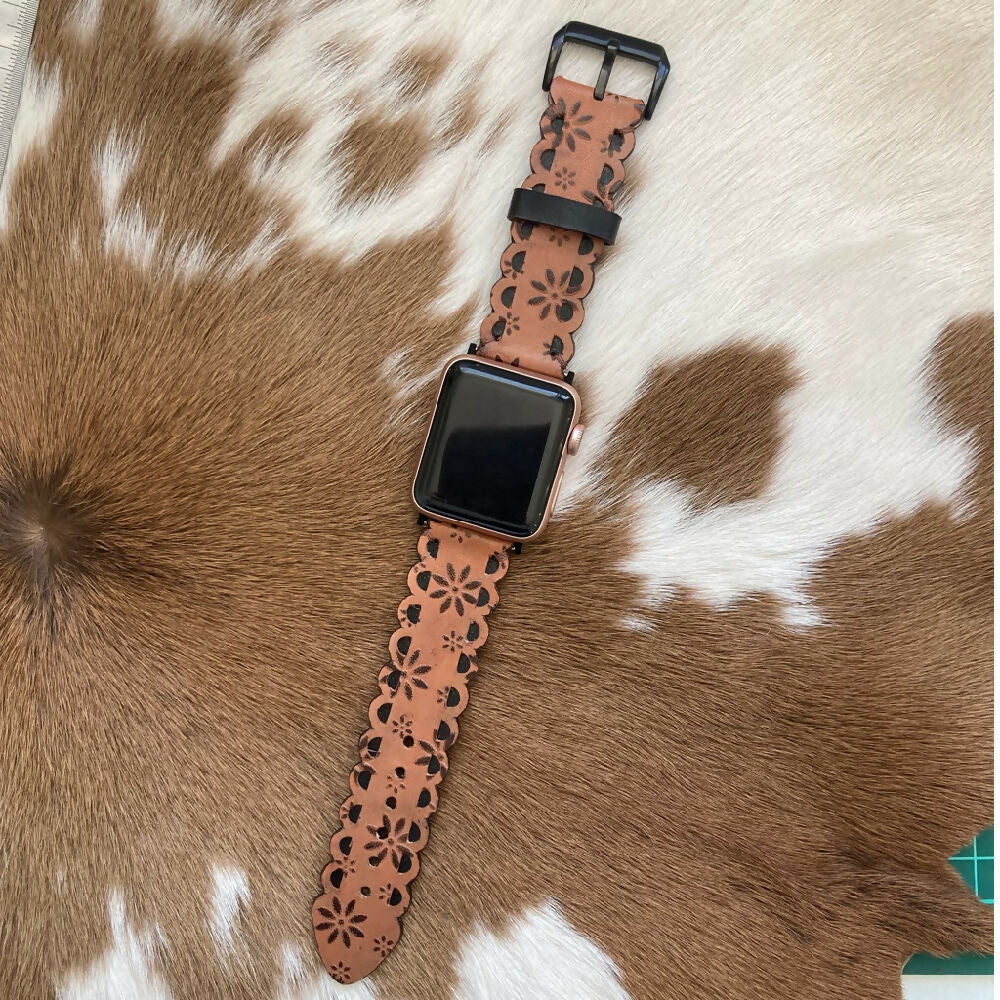 Leather Apple Watch Band - scalloped