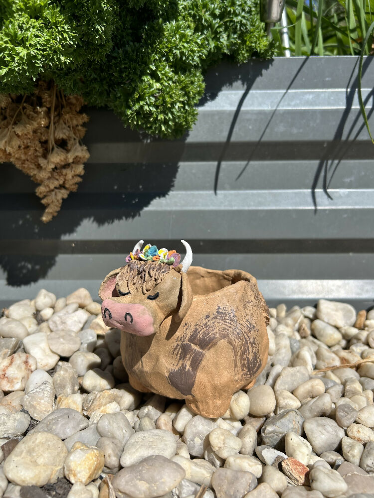 Brown Cow Planter With Flower Crown 2